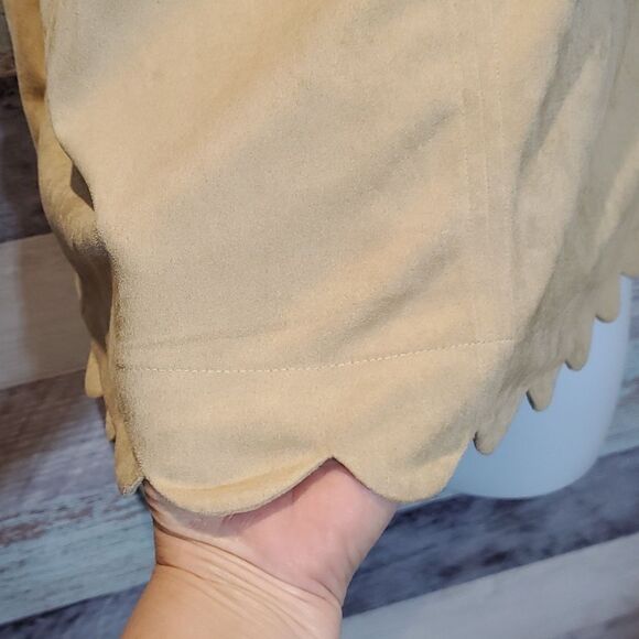 Sophia & Zeke Sz XL Tan Faux Suede Tulip Hem Sleeveless Shell Blouse 524 - Picture 5 of 8